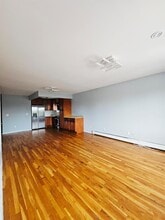 561 Beach 43rd St in Queens, NY - Foto de edificio - Building Photo