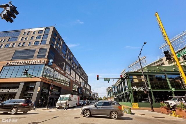 1025 W Addison St in Chicago, IL - Building Photo - Building Photo