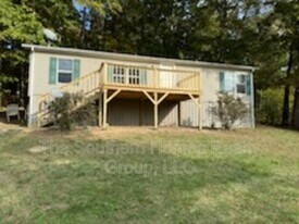 233 Co Rd 725 in Riceville, TN - Building Photo