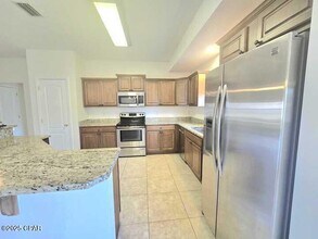 19 Flamenco St in Mary Esther, FL - Building Photo - Building Photo