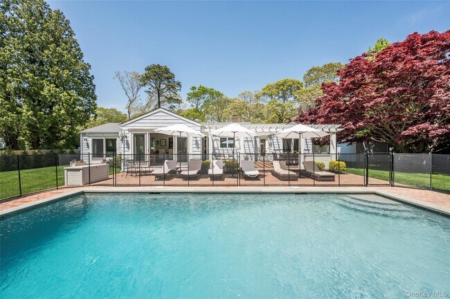 89 South Rd in Westhampton Beach, NY - Building Photo - Building Photo