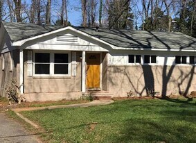 2614 Golf Course Ln in Charlotte, NC - Building Photo