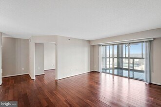 19385 Cypress Ridge Terrace in Leesburg, VA - Building Photo - Building Photo