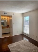 9000 Bissonnet St, Unit 307 in Houston, TX - Building Photo - Building Photo