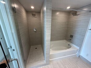 551 NE 39th St in Miami, FL - Foto de edificio - Building Photo