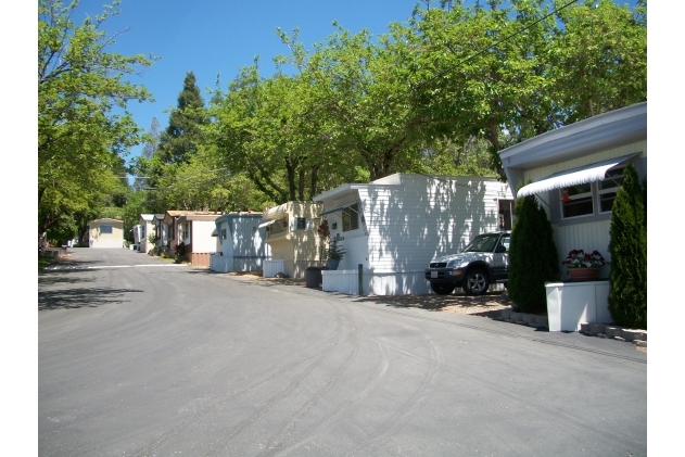 Wagon Ho Mobile Terrace in Grass Valley, CA - Building Photo