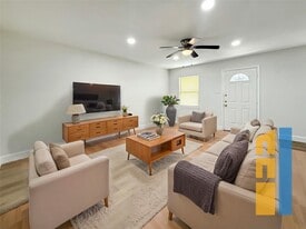 1016 E Walker St in League City, TX - Building Photo