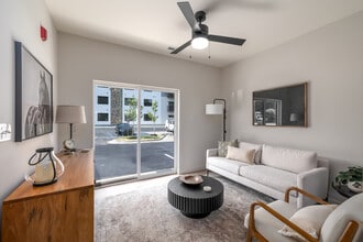 1729 Midtown (Pre-Leasing for June 2025) in Lexington, KY - Building Photo - Interior Photo