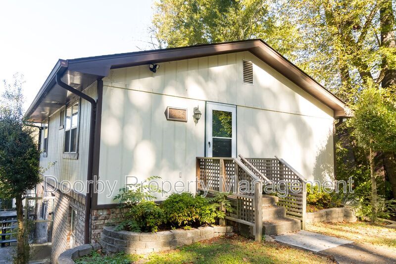 2425 Ashmore Ave in Chattanooga, TN - Building Photo