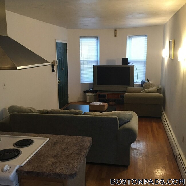 22 St Cyprians Pl, Unit 2L in Boston, MA - Building Photo - Building Photo