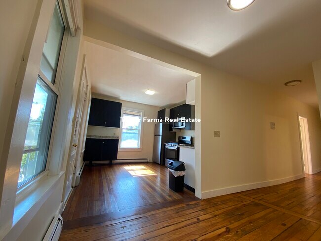 65 Pleasant St, Unit 1 in Cambridge, MA - Building Photo - Building Photo