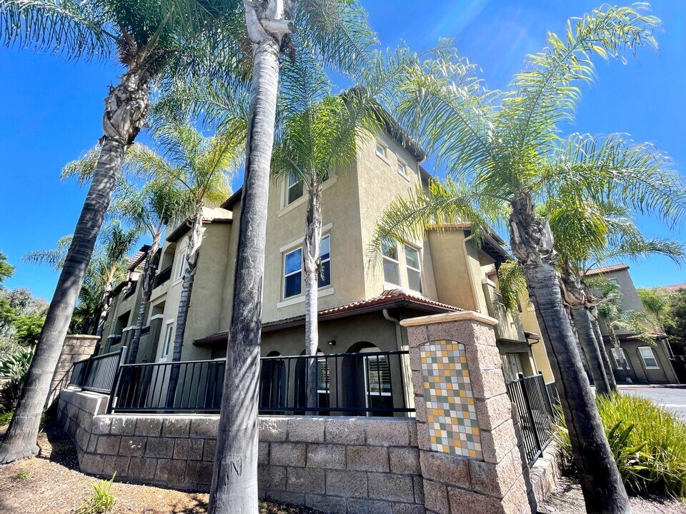 4082 Union Square Ln in San Diego, CA - Building Photo