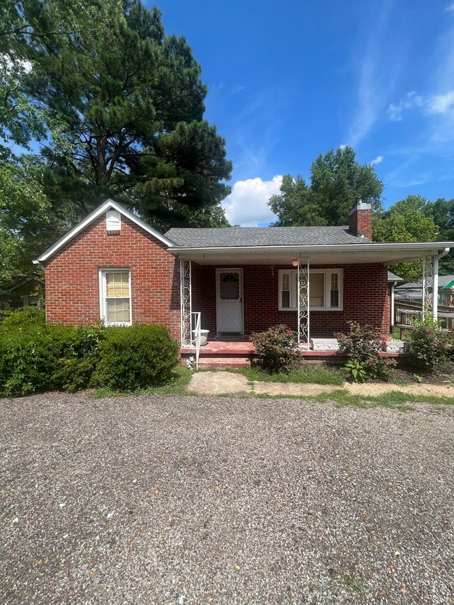 594 Elm St in Martin, TN - Foto de edificio - Building Photo