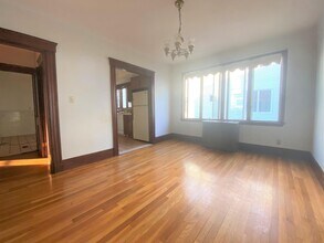 17 Clayton Ave, Unit 1 in Medford, MA - Building Photo - Building Photo