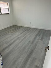 111 SW 8th Ct, Unit 2 in Hallandale Beach, FL - Building Photo - Building Photo