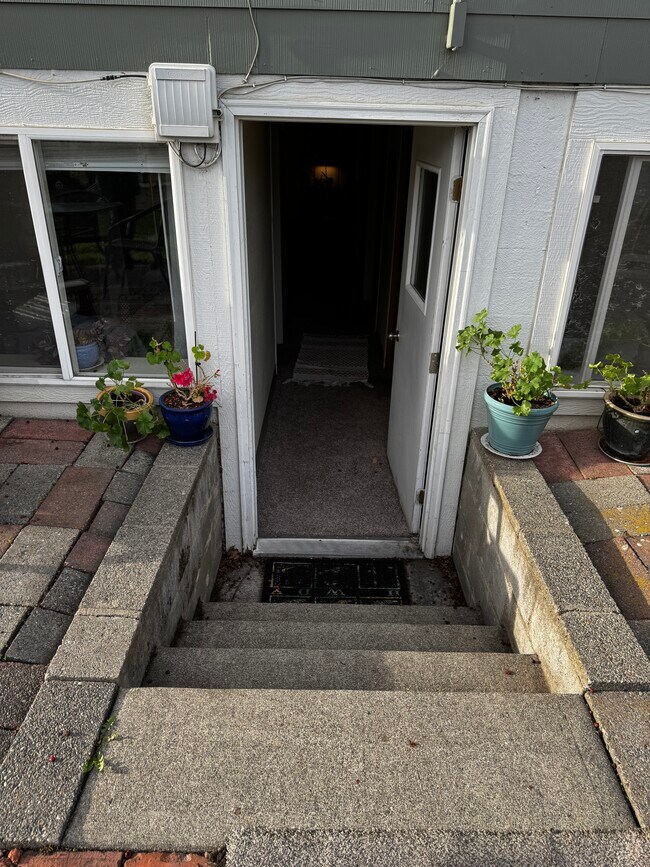 3311 W Fairview Ave, Unit Basement in Spokane, WA - Foto de edificio - Building Photo
