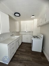 822 N. Austin Ave. in Inglewood, CA - Foto de edificio - Building Photo