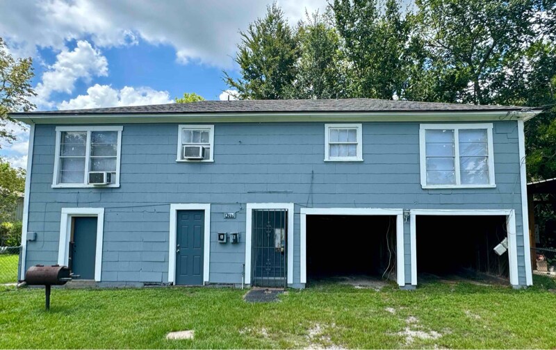 4265 Woodlawn St in Beaumont, TX - Building Photo