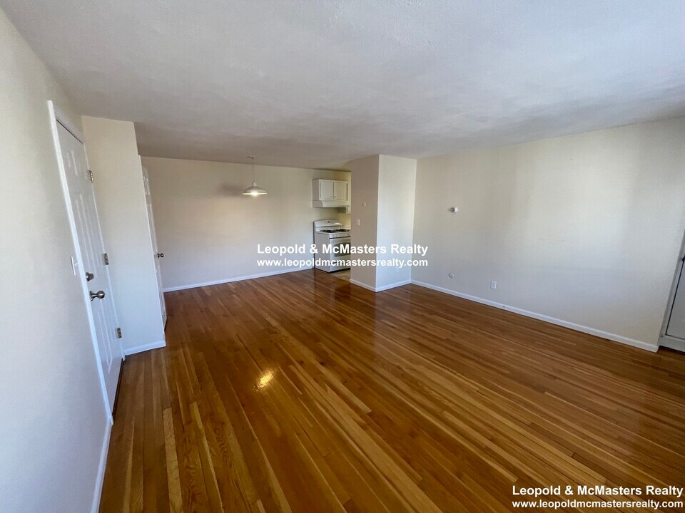 81 Litchfield St in Boston, MA - Foto de edificio