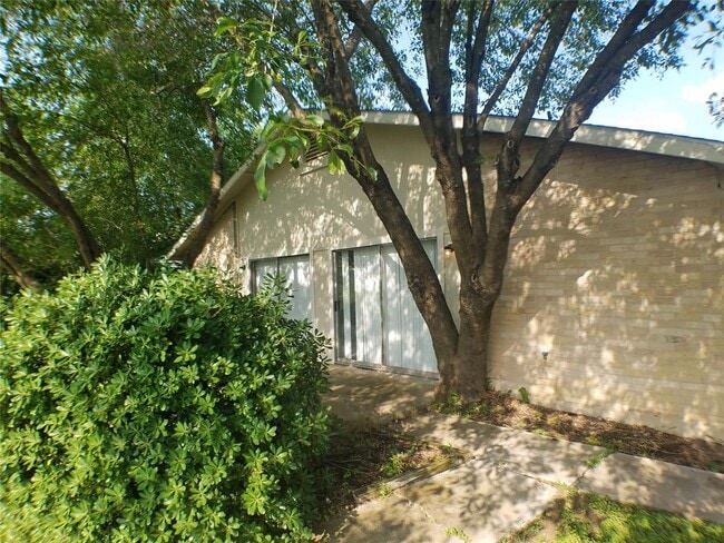 6715 Sandshof Dr in Austin, TX - Building Photo - Building Photo