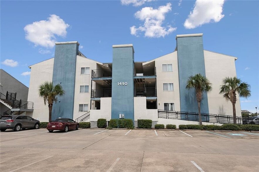 1490 Harbor Dr, Unit 306 in Slidell, LA - Building Photo