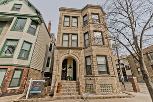 1014 W Roscoe St, Unit 3R in Chicago, IL - Building Photo