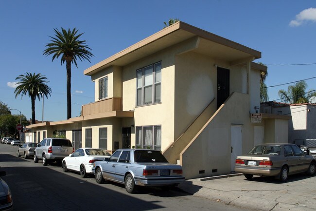 2201-2209 E 11th St in Long Beach, CA - Building Photo - Building Photo