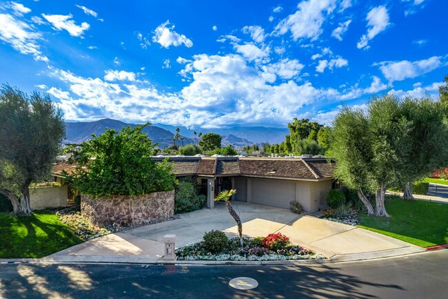 6 Stanford Dr in Rancho Mirage, CA - Foto de edificio - Building Photo