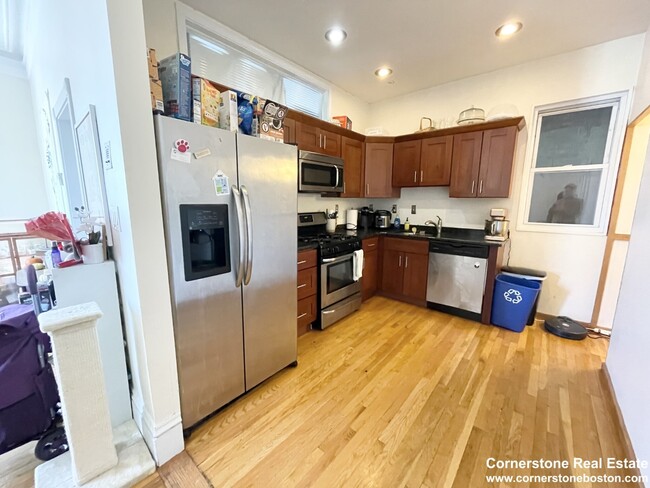 775 Parker St, Unit 1 in Boston, MA - Building Photo - Building Photo
