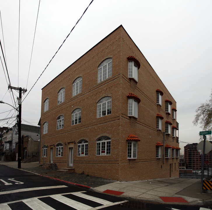 202 Ogden Ave in Jersey City, NJ - Foto de edificio