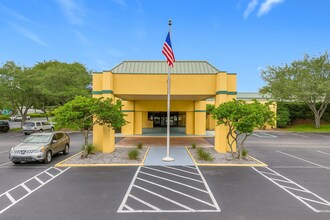 6802 Commonwealth Ave in Jacksonville, FL - Building Photo - Building Photo