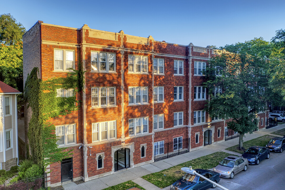 2001 W Jarvis Ave, Unit 2 in Chicago, IL - Building Photo