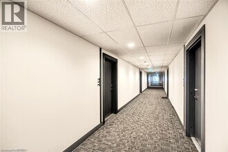 1 Wellington St in Brantford, ON - Building Photo - Building Photo