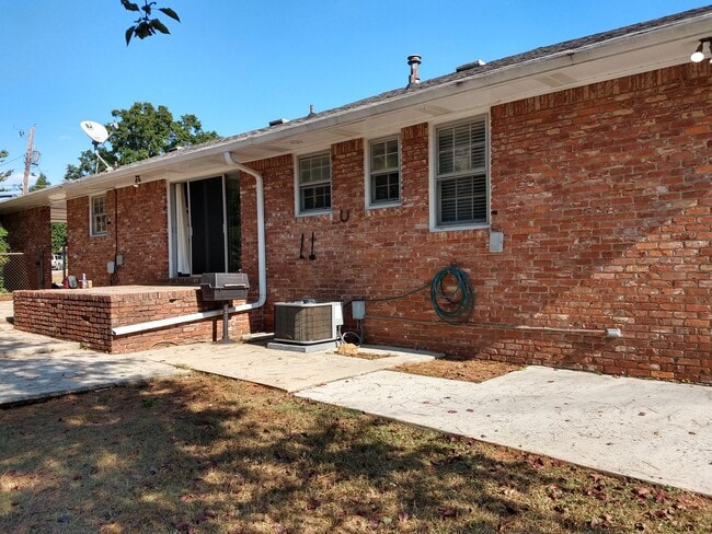 6457 Peacock Blvd in Morrow, GA - Foto de edificio - Building Photo