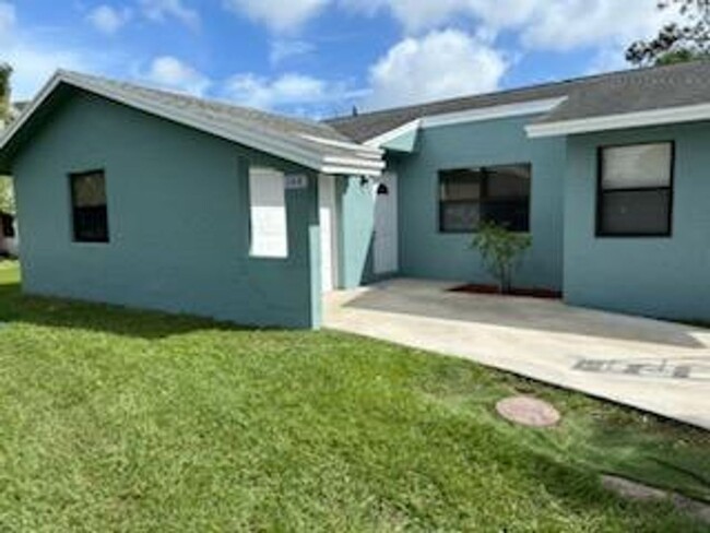 144 Fleming Ave in Greenacres, FL - Building Photo - Building Photo