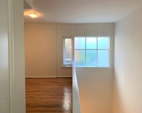 937 Lombard St, Unit 102 in Philadelphia, PA - Building Photo - Building Photo