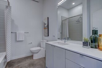 3325 SE Division St in Portland, OR - Foto de edificio - Building Photo