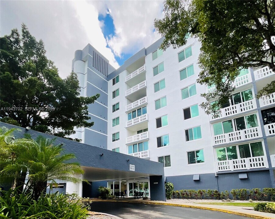 919 Hillcrest Dr in Hollywood, FL - Building Photo