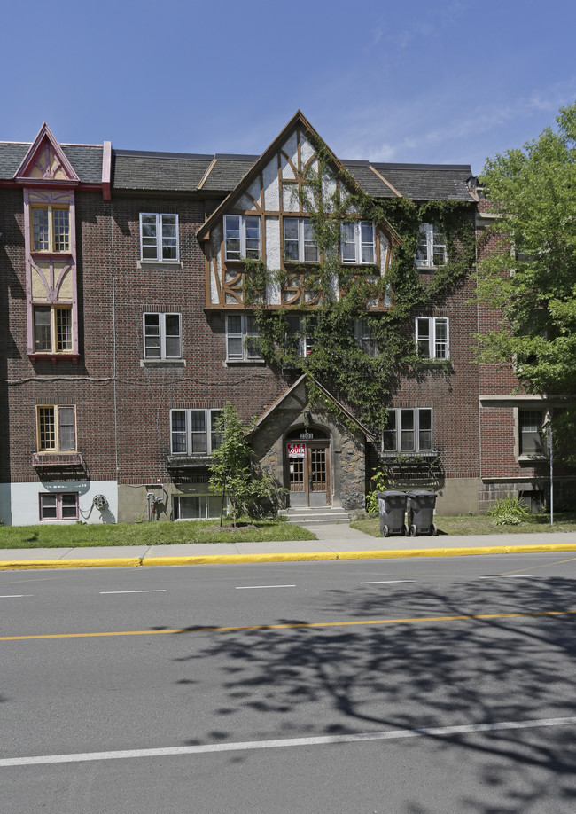 2531 Édouard-Montpetit in Montréal, QC - Building Photo - Building Photo