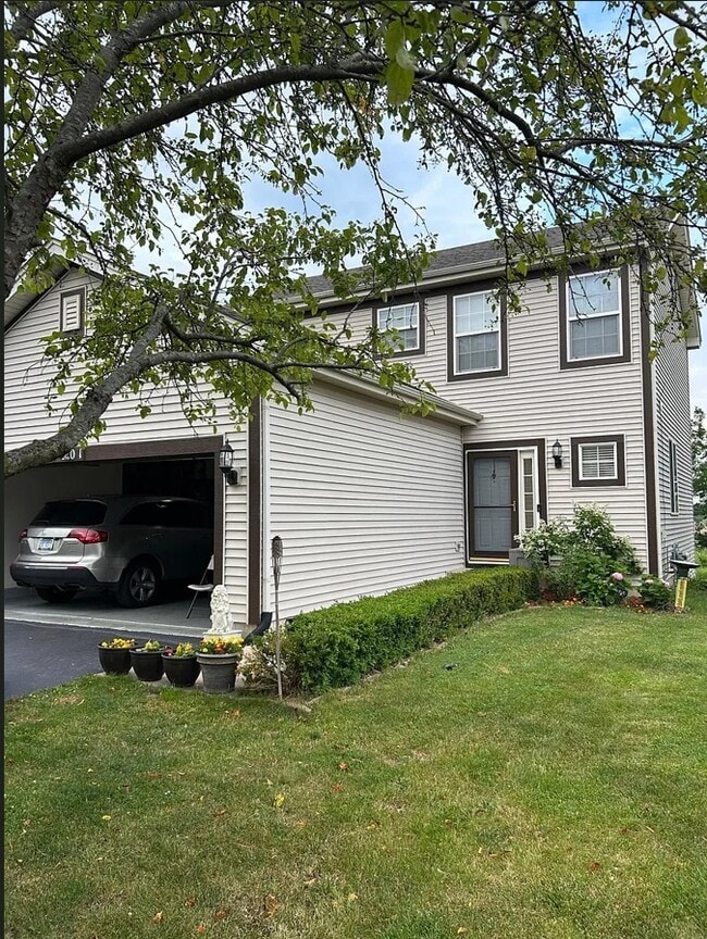 1801 S Hamlin Ln in Round Lake, IL - Building Photo - Building Photo