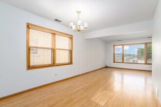 6120 W Eastwood Ave in Chicago, IL - Building Photo - Building Photo