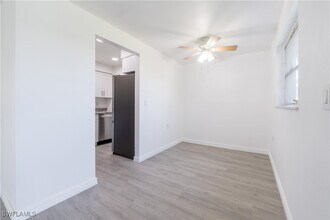 23 Kings Rd in Naples, FL - Building Photo - Building Photo