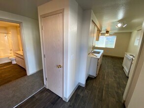 WALLACE PARK APARTMENTS (03) in Salem, OR - Building Photo - Interior Photo