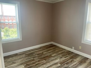 427 Bay St, Unit 2 in Fall River, MA - Building Photo - Building Photo