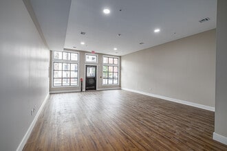 120 Elm St in Newark, NJ - Building Photo - Interior Photo