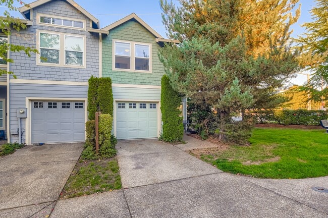 2302 NE Redelfs Way in Beaverton, OR - Building Photo - Building Photo