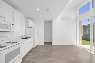 572 N Cambridge St in Orange, CA - Building Photo - Building Photo