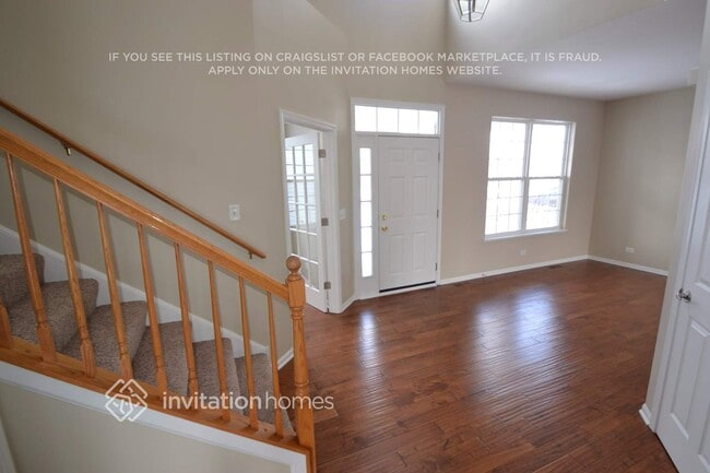 2382 Castle Pines Ln in Aurora, IL - Foto de edificio - Building Photo