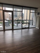 10 W Chicago Ave in Chicago, IL - Building Photo - Building Photo