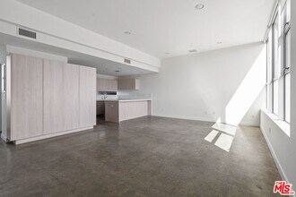 660 Rose Ave in Los Angeles, CA - Building Photo - Building Photo